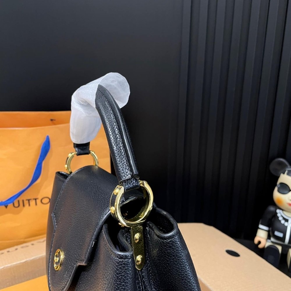 L0vis Vvtt0n Capucines Bb Bag Black 27Cm M94755