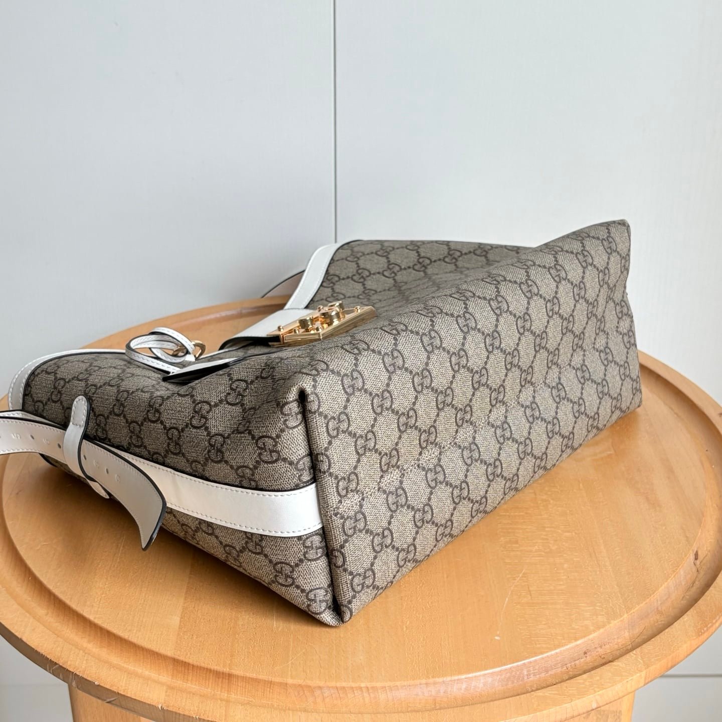 Gvc*1 Padlock Gg Medium Shoulder Bag White 29Cm