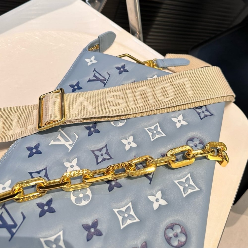 L0vis Vvtt0n Coussin PM Coussin Bag Blue 26Cm M22953