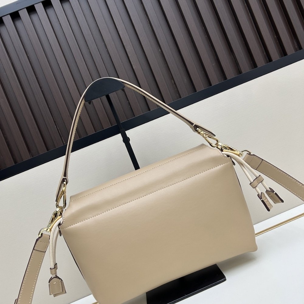 F**di Mamma Baguette Medium Dove Grey 26Cm 8Br833Aq0Df0E65