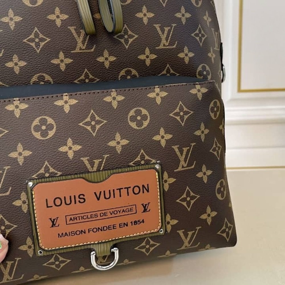 L0vis Vvtt0n Discovery Backpack Safari Monogram Brown 37Cm