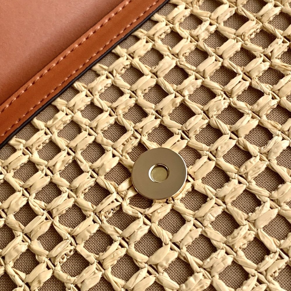 Va1e*ntin0 Garavani Rockstud Raffia Clutch Bag In Brown 28Cm