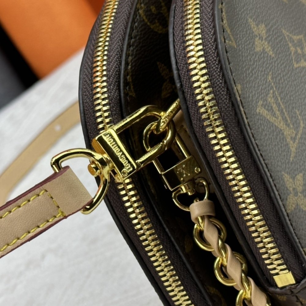 L0vis Vvtt0n Be Alma Monogram Canvas Beige Tag 22Cm