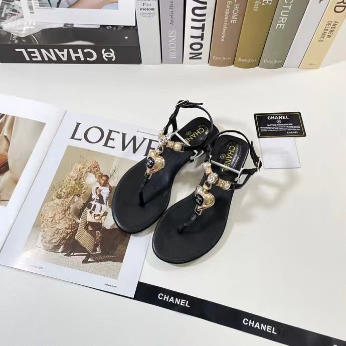 Ch**el Shiny Pearl Crystal Cc Heart Thong Sandals Black G39674 X01000 94305