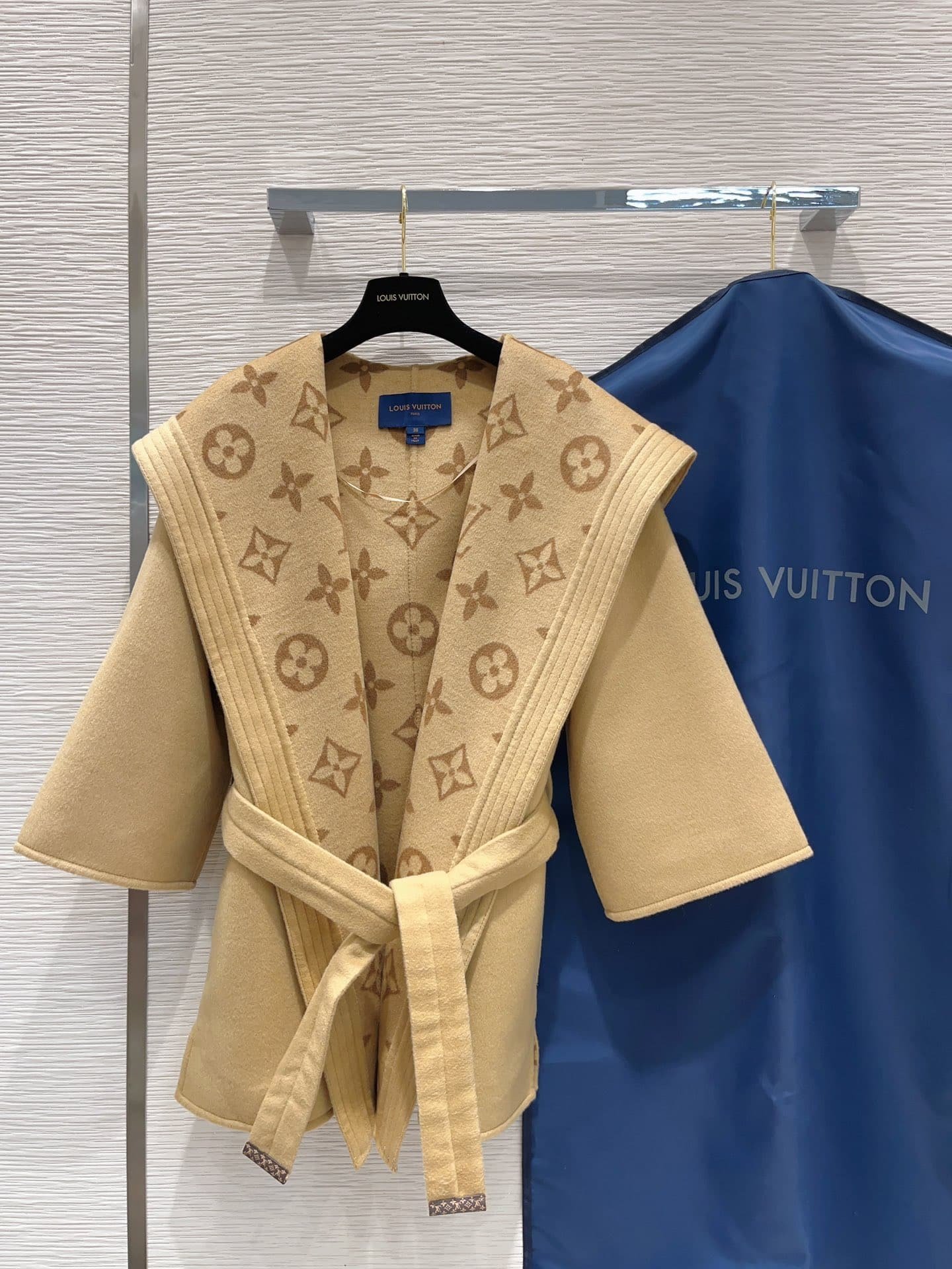 L0vis Vvtt0n Signature Hooded Wrap Robe Coat Beige 1Ab713