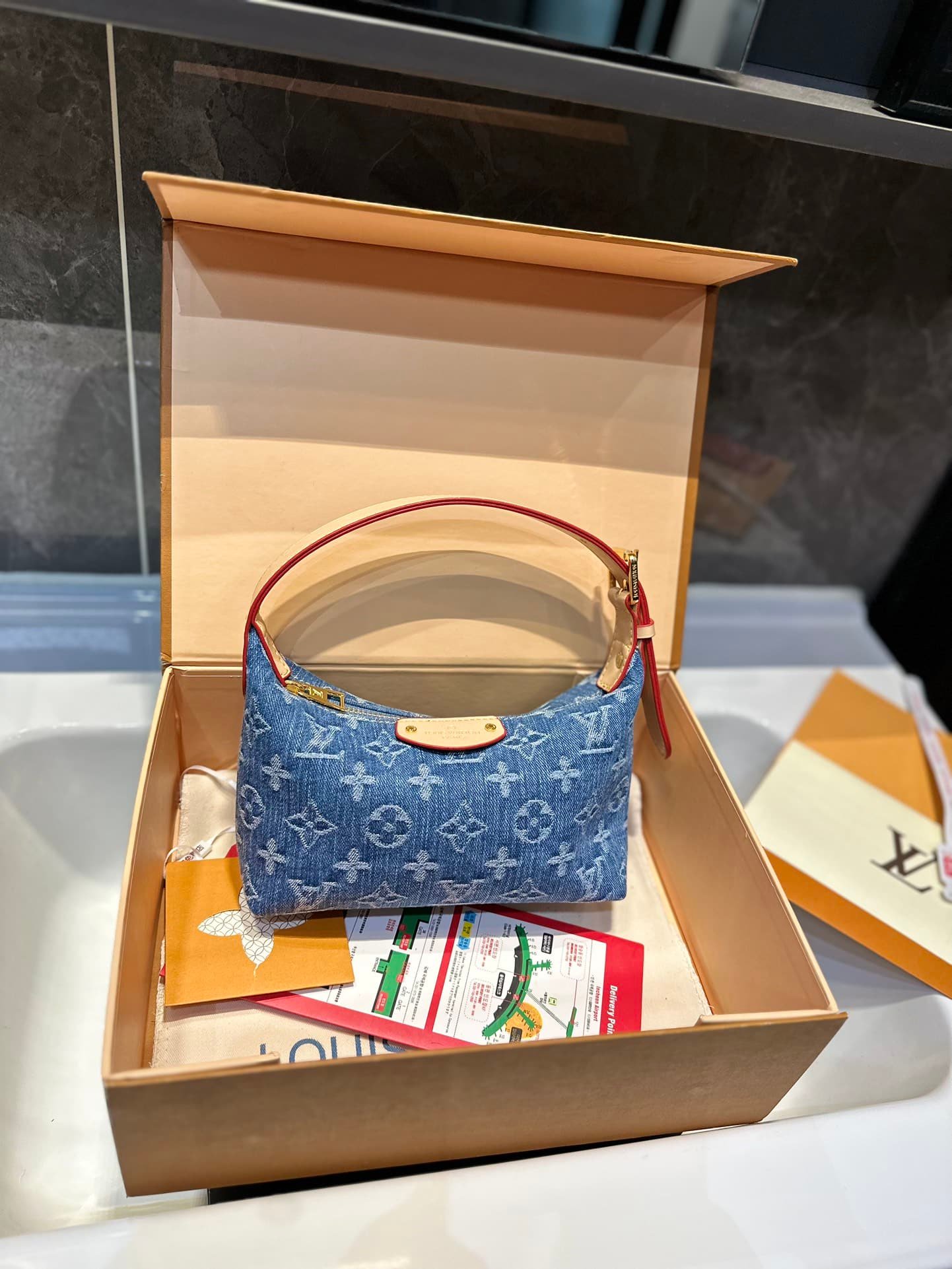 L0vis Vvtt0n Hills Pochette Denim Blue 24Cm M82949