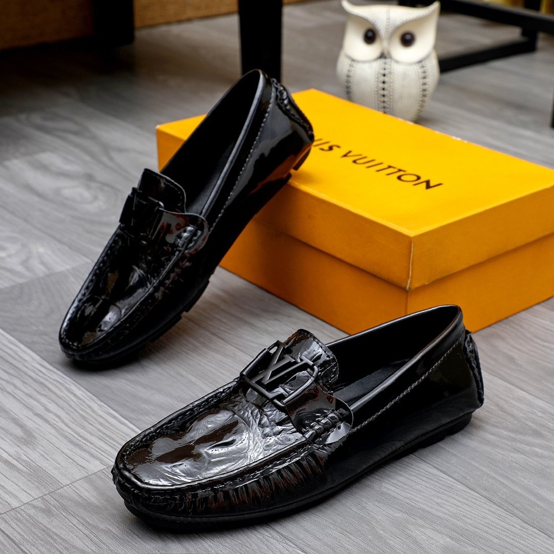L0vis Vvtt0n Loafer Alligator Polish Leather With Lv Logo In Black
